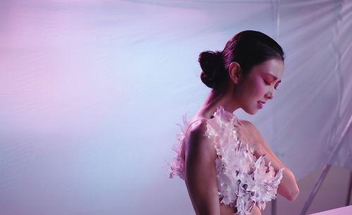 薛凯琪讲英文视频,双语魅力与时尚风采